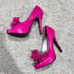 Women’s pink heels